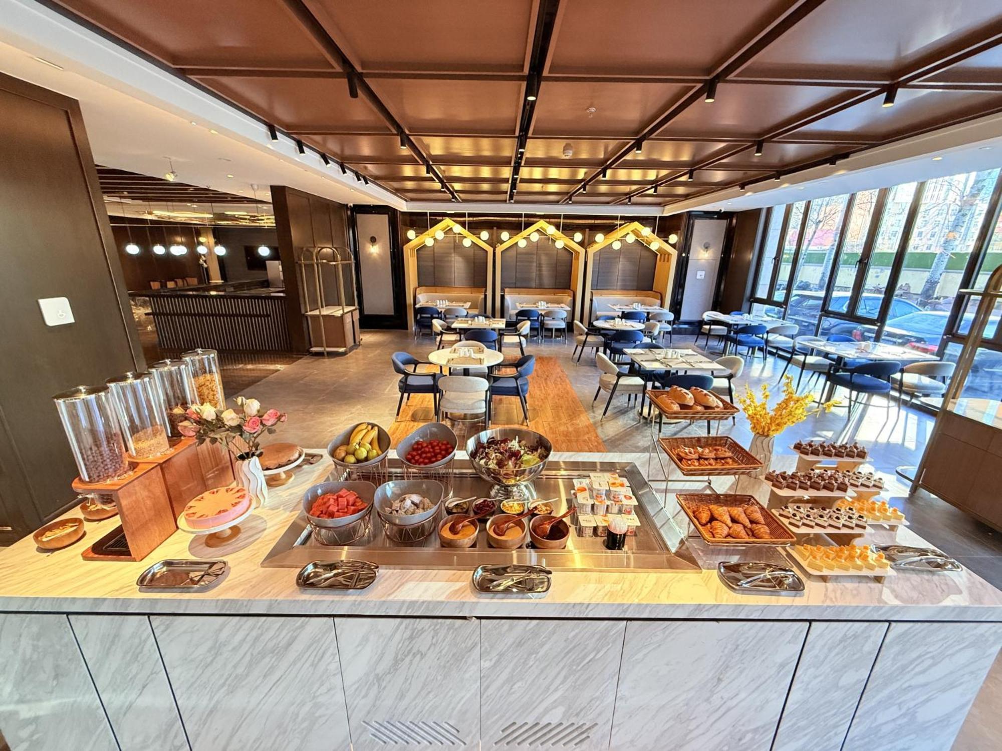 Hilton Garden Inn Beijing Guomao Pequim Exterior foto